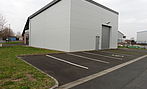 Batiment avec bureaux, show room et stockage