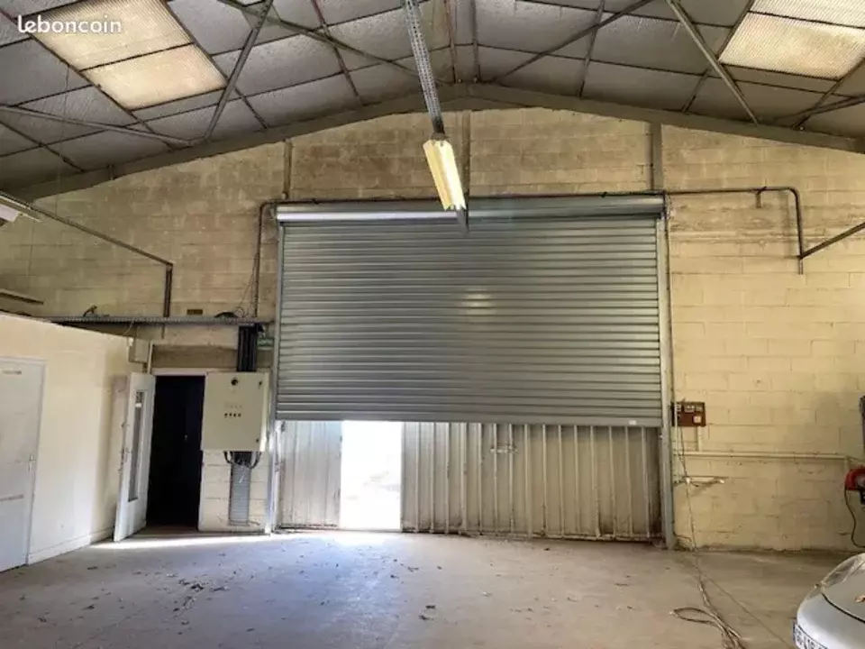 Entrepôt à Vendre à Saint-Cyr-Sur-Loire